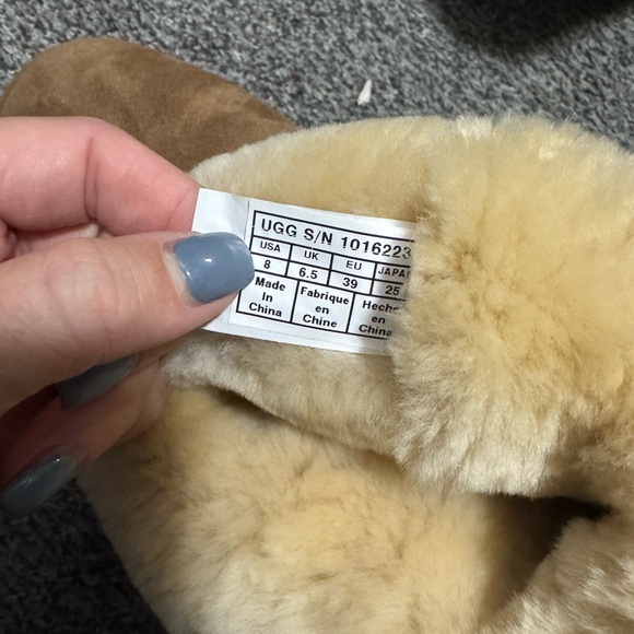 Women’s Classic Short UGG boots - size 8 - Picture 5 of 8